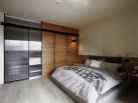 Дизайн современной спальной комнаты Дизайн современной спальной комнаты с комбинированными стенами.